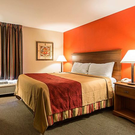 Econo Lodge Andrews Afb Clinton Exterior photo