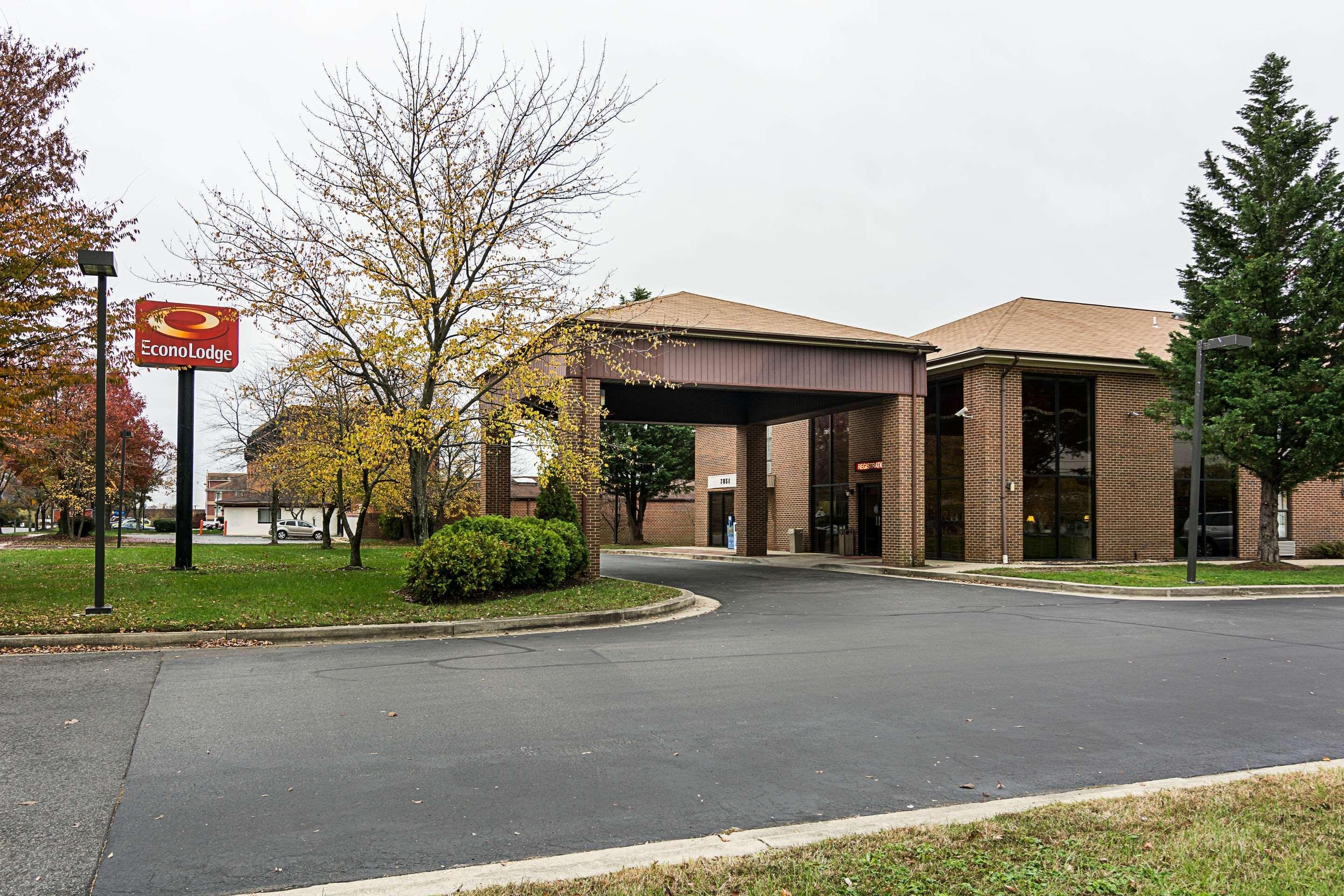 Econo Lodge Andrews Afb Clinton Exterior photo